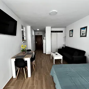 estudio-wifi-fire-stick-amazon-terraza-vistas-al-mar-piscina.1costadelsol.com/